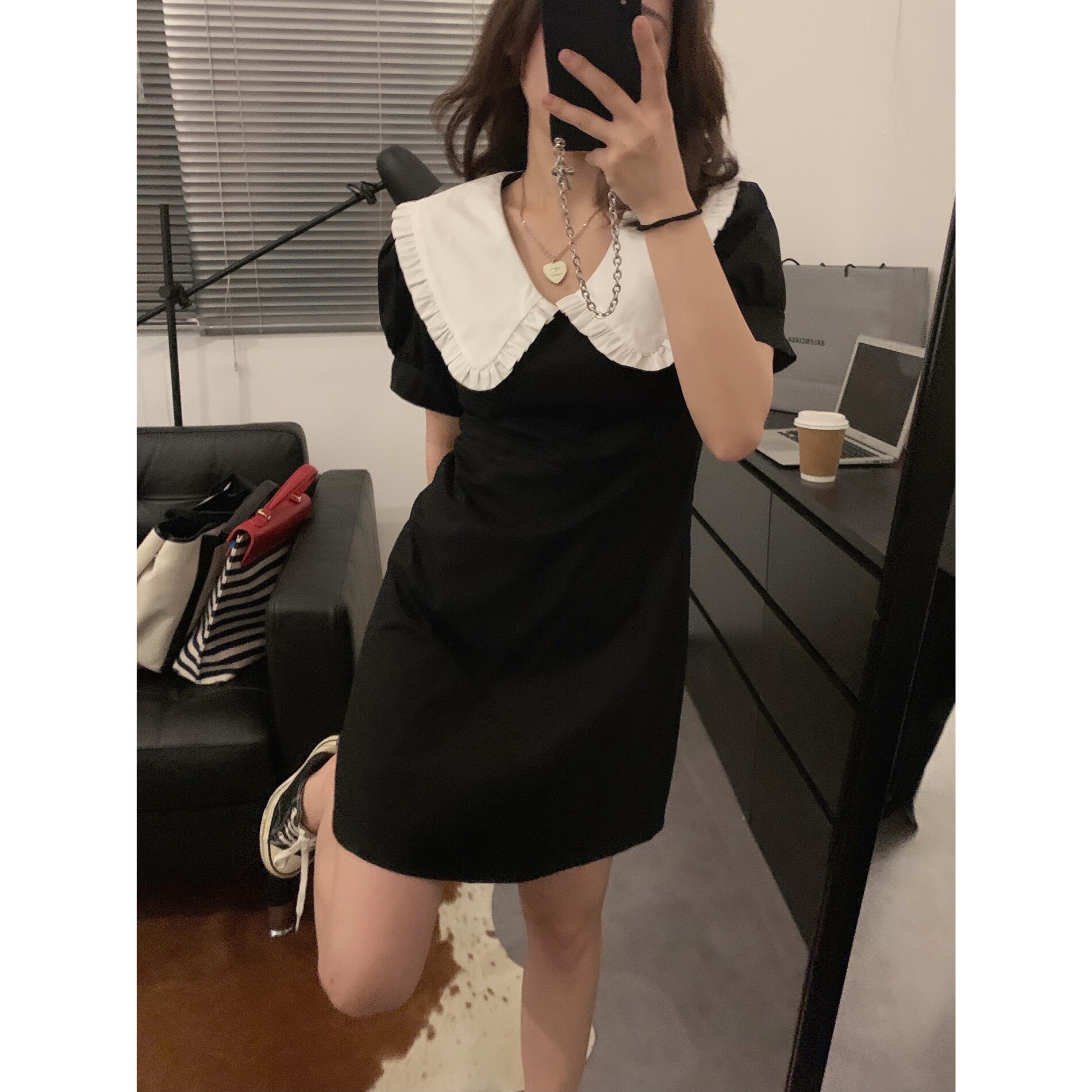 viiwen French little Hepburn white lapel black puff sleeve dress is thin and slim little black skirt