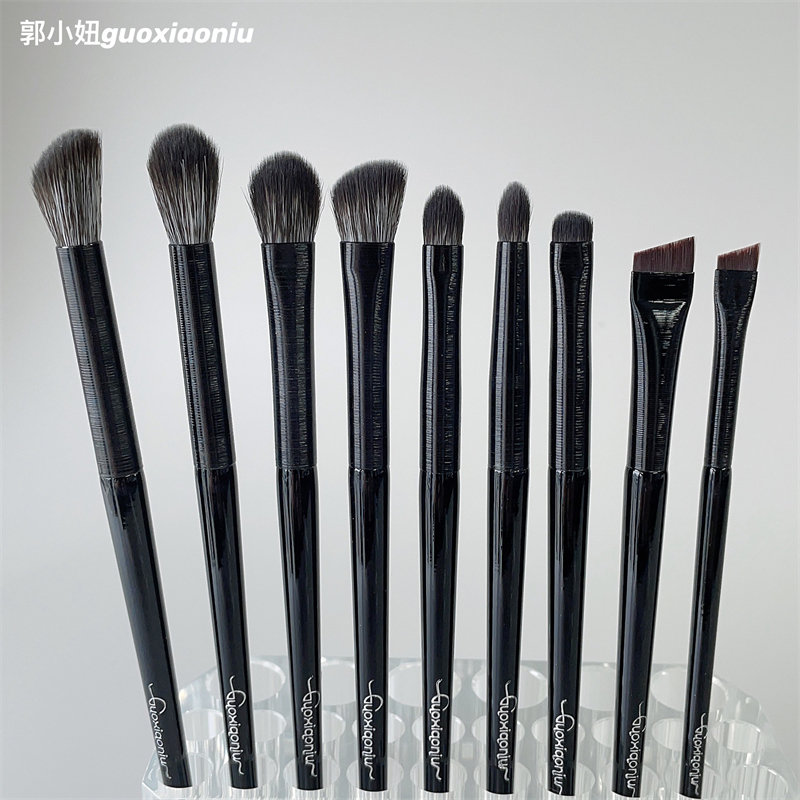 Guo Xiaochick Eye shadow brush Silkworm Brush Details Brush Knife Frontal Eyewear Brush Giant Good Use New Hand Makeup Brush Eye Cover Brush