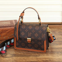  Portable messenger small square bag Classic printed womens bag fashion wild pet shoulder messenger hand carry multi-layer large capacity