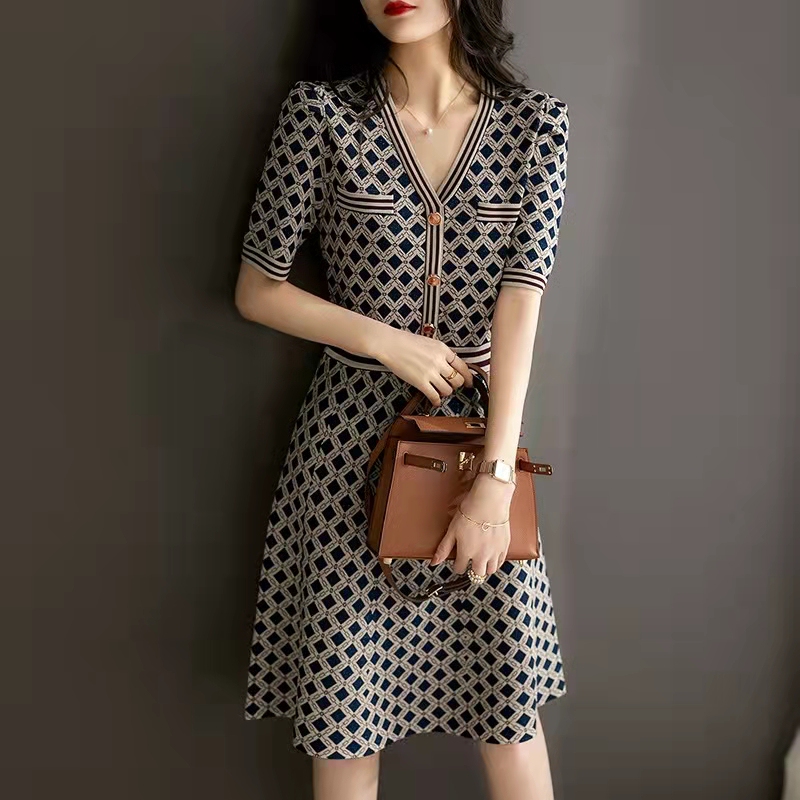 European Station 2026 Spring/Summer New Style Small Fragrance Style Elegant Waist-Slimming Light Mature Fairy Ice Silk Knitted Dress