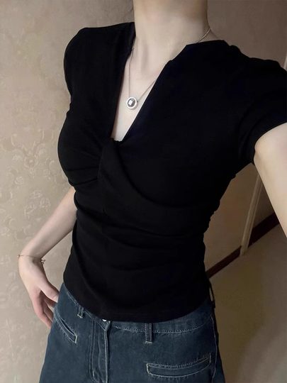 Черный женский топ с v-образным вырезом и короткими рукавами во французском стиле, лето 2025, новый нишевый дизайн, женский топ на правое плечо, утягивающий талию