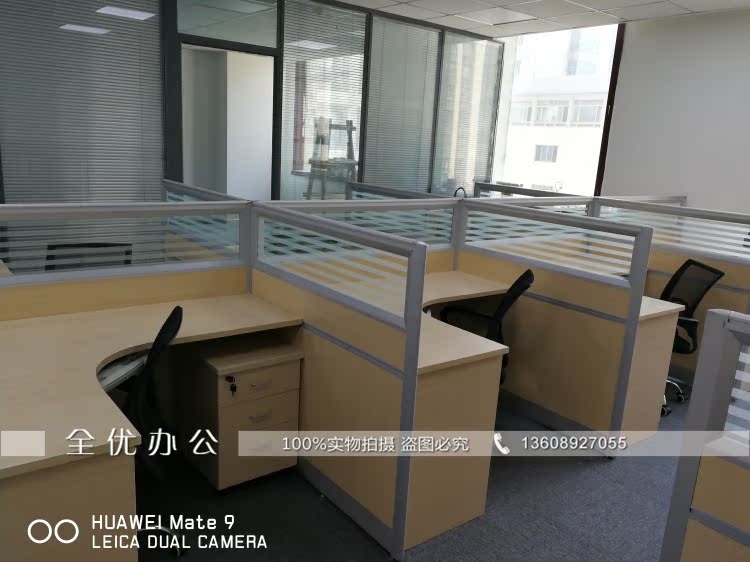 Bàn thẻ ghế kết hợp đơn giản và hiện đại Nhân viên Tế Nam 24 người bàn ghế máy tính