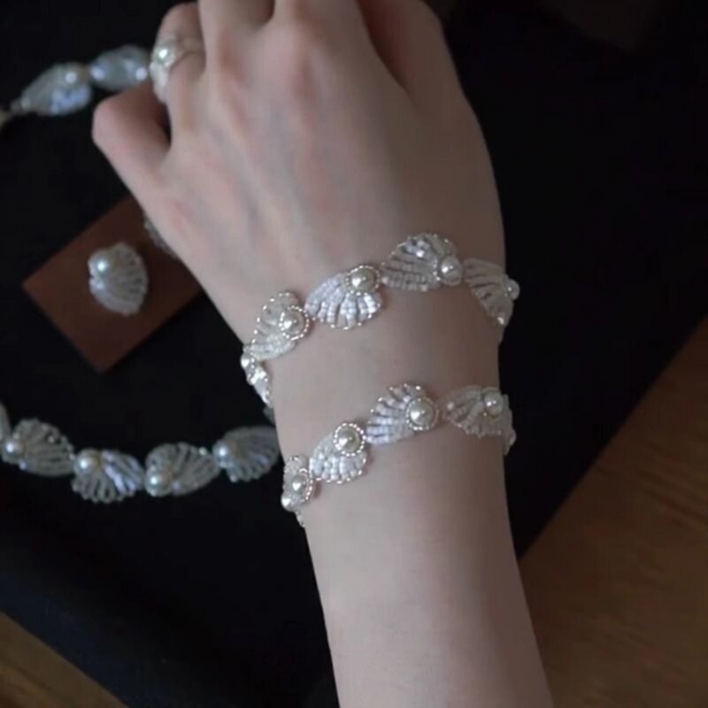 Star Tide Shell Bracelet with a Cool and Refreshing Feel, Featuring Swarovski Pearls and Brushed Shell, Dazzling and Exquisite, Perfect as a Gift, a Stylish Accessory