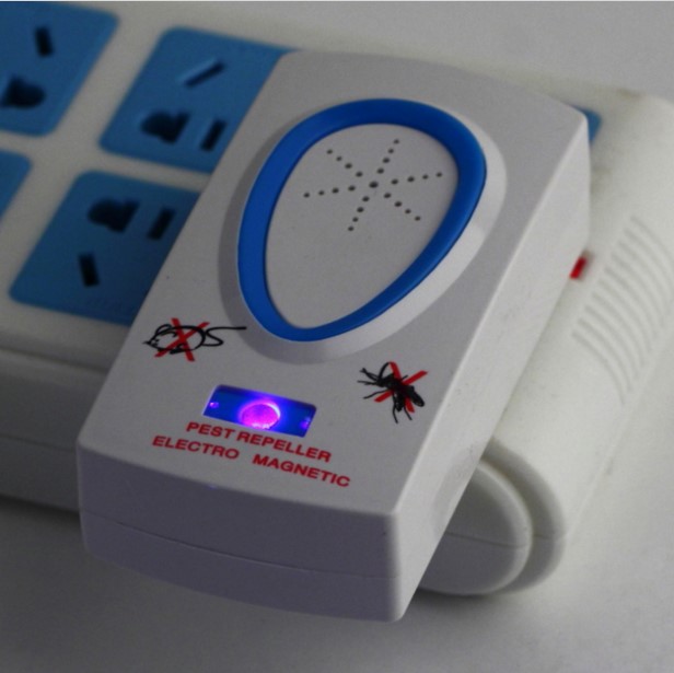 Portable household ultrasonic electronic mosquito repellent creative plug-in insect repellent to kill cockroaches and mice to drive away flies