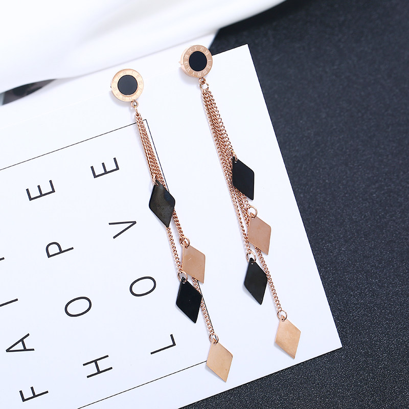Light Extravagant High Level Sensual Earrings Korea Temperament Brief Titanium Steel Rhomboid Flow Sueared Long Version of the Wearing Face Slim