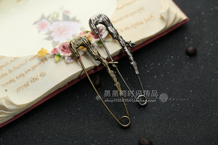 Phong cách retro hoa mai lá phụ nữ áo khoác trâm lá chim trâm cài khăn choàng trâm cài phụ kiện huy chương trâm cài áo cao cấp