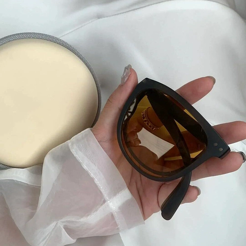 Янтарные ретро солнцезащитные очки на солнечной энергии