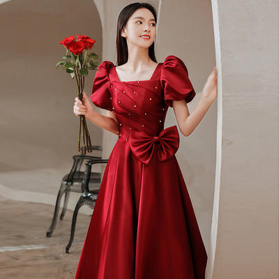 Wine red toasting dress for the bride, 2024 new style of a short escaped princess returning home wedding banquet host dress