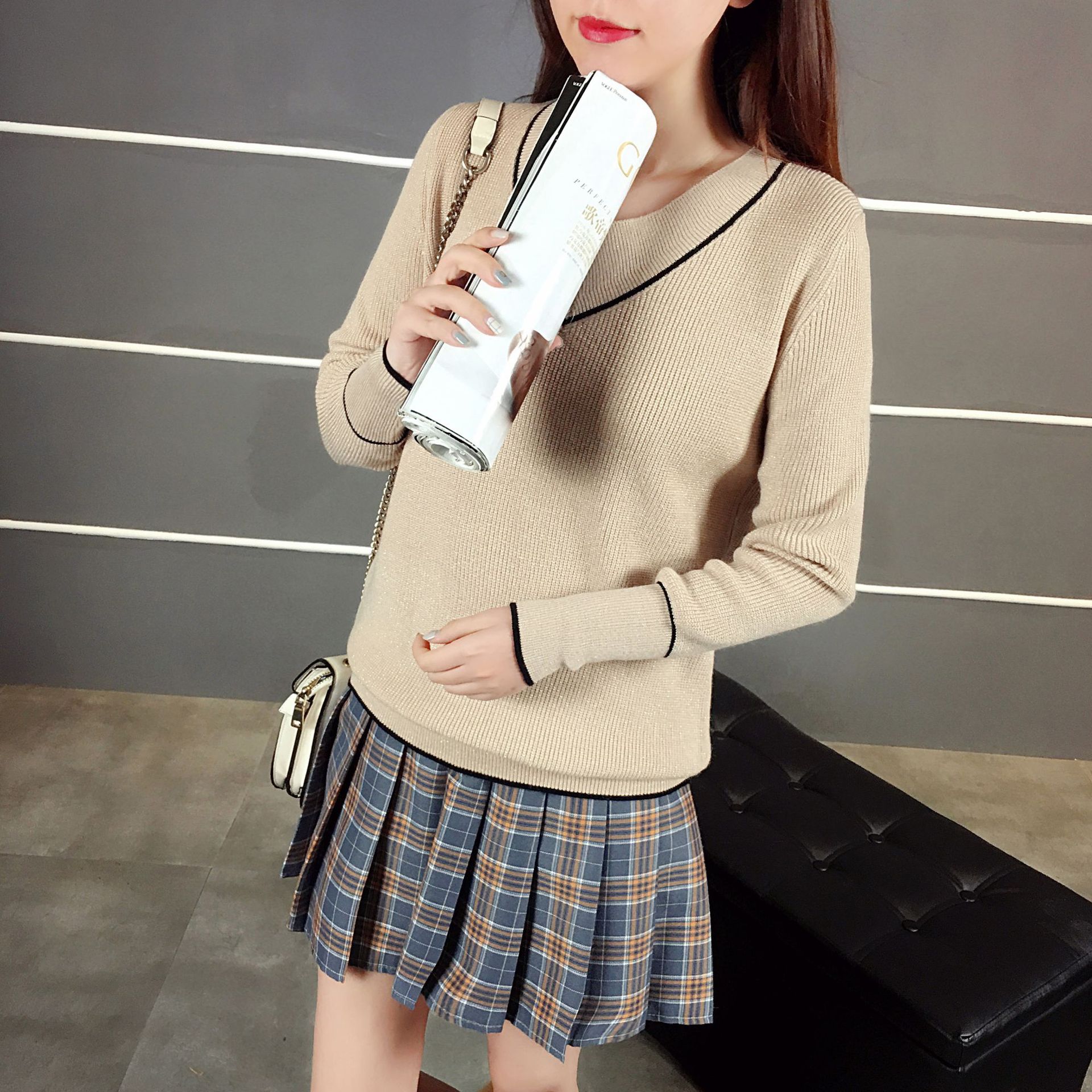 Mùa xuân 2019 mới của phụ nữ áo len lụa màu vàng rắn phiên bản Hàn Quốc của áo sơ mi cổ chữ V dệt kim lỏng lẻo - Áo / áo thun áo len nữ đẹp 2021