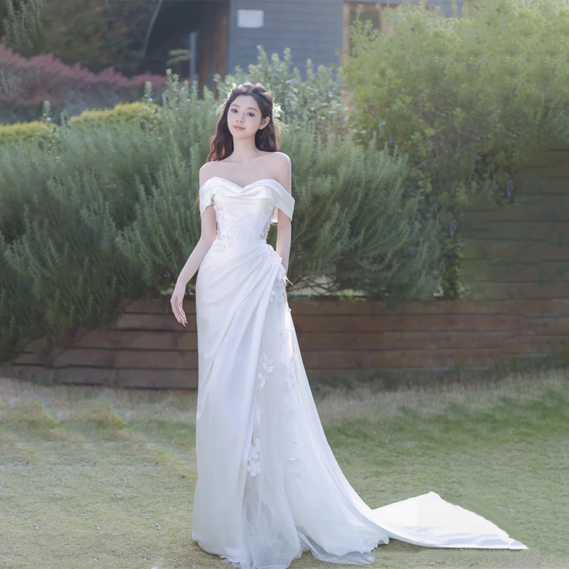 Satin Off-Shoulder New Style Bridal Wedding Dress with a High-End Feel, Light Wedding Gown with Lace, Perfect for Engagement and a Truly Fairy-Like Ceremony