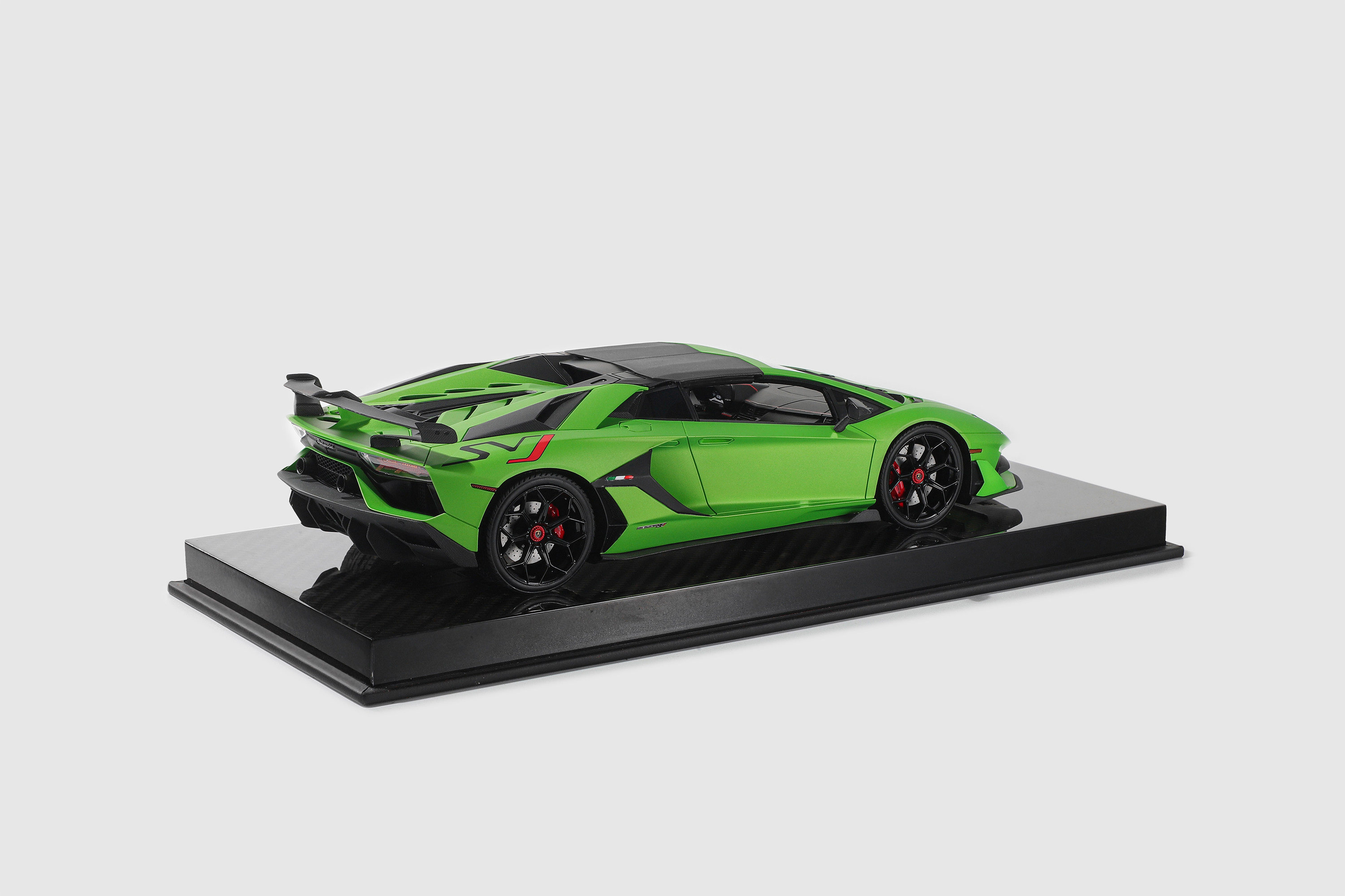 Runner&Uitra Unique 1:18 Lamborghini Aventador SVJ Green Resin Car