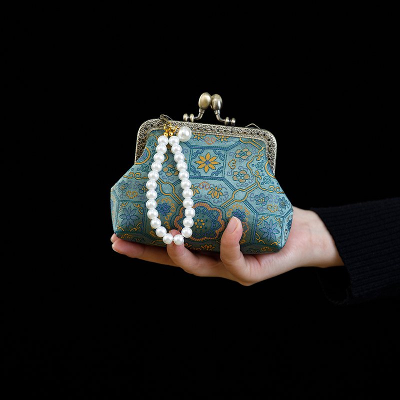New Chinese-Style Brocade Jacquard Women's Bag, Vintage Gift Bag with Pearl Clasp, Versatile Ancient-Style Small Bag, Coin Purse