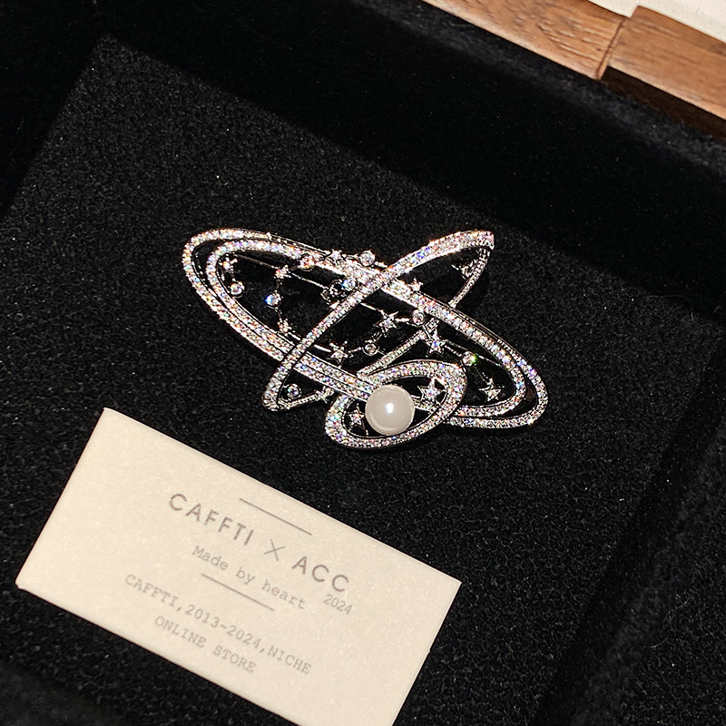 シャネル風コートセーターパールブローチフラワーレディースハイエンドデザインセンスライトラグジュアリーニッチハイエンド絶妙なファッションピン