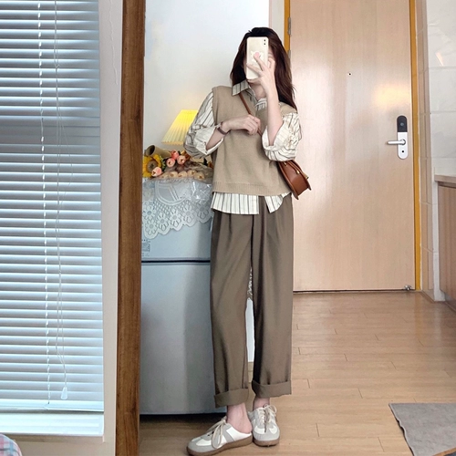 Осенняя одежда сочетается с комплектом корейского шика, солеными, легкими и выдержанными комплектами-двойками для новых женских костюмов ранней осени.