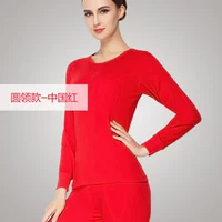 Женская круглая шея красная