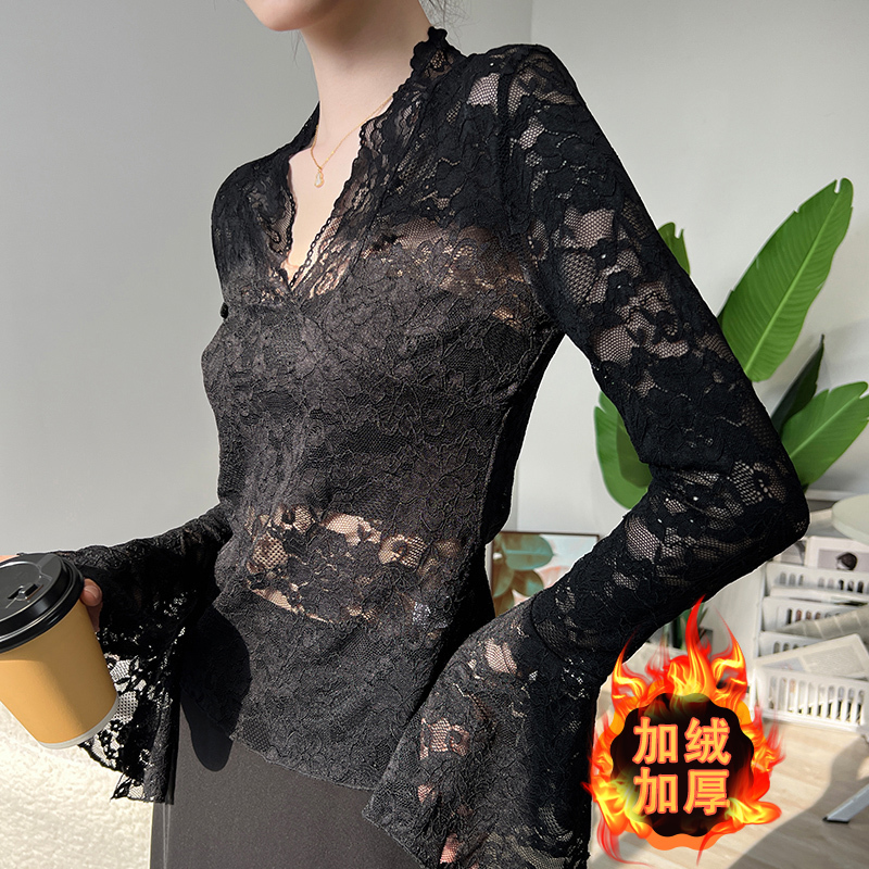 Black Hollow-Out V-Neck Lace Base Shirt for Women, Fleece-Lined Inner T-Shirt, Beautiful Long-Sleeve Top for Autumn and Winter, Light Mature Style Shirt