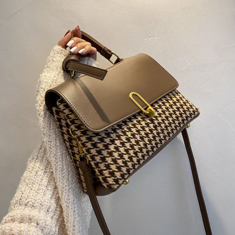 Niche women's bags 2021 autumn and winter new high-end portable messenger bag all-match ins leather large capacity small square bag