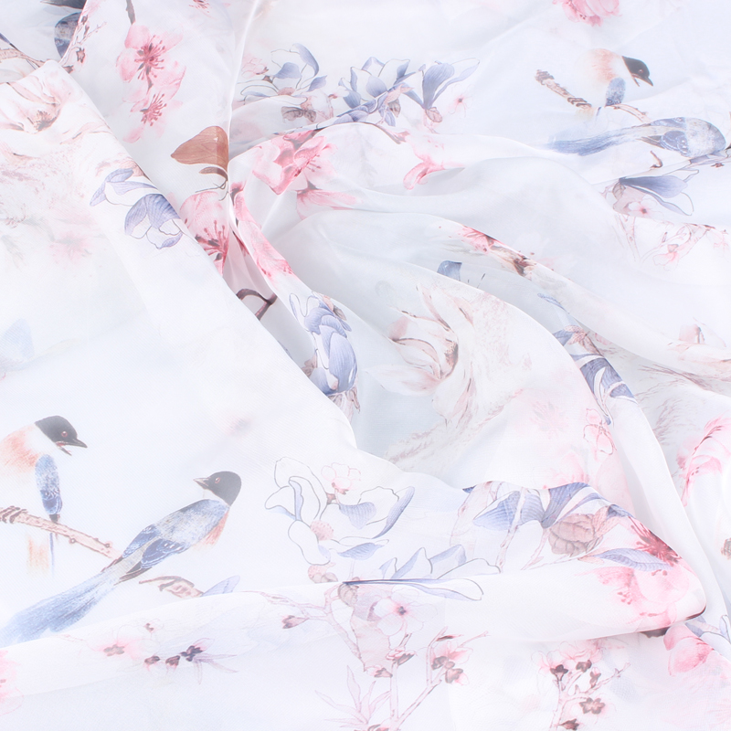 轻盈柔美的水波纹雪纺：涤纶梭织的时尚演绎