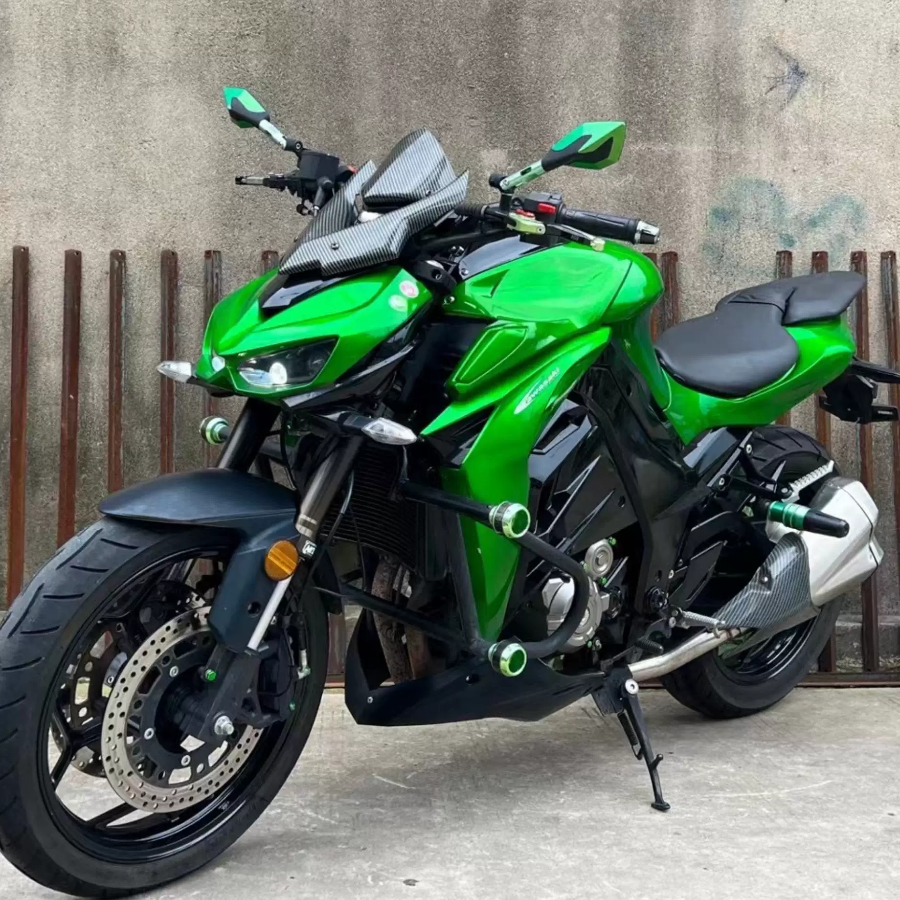 Мотоцикл Kawasaki Z1000, 400 см³ двухцилиндровый, с водяным охлаждением, подержанный спортивный