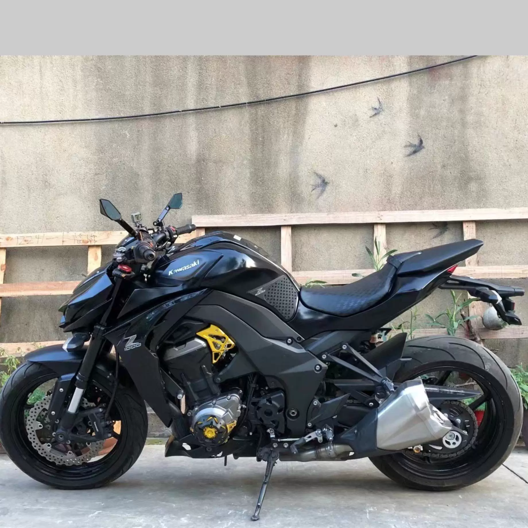 Мотоцикл Kawasaki Z1000, 400 см³ двухцилиндровый, с водяным охлаждением, подержанный спортивный