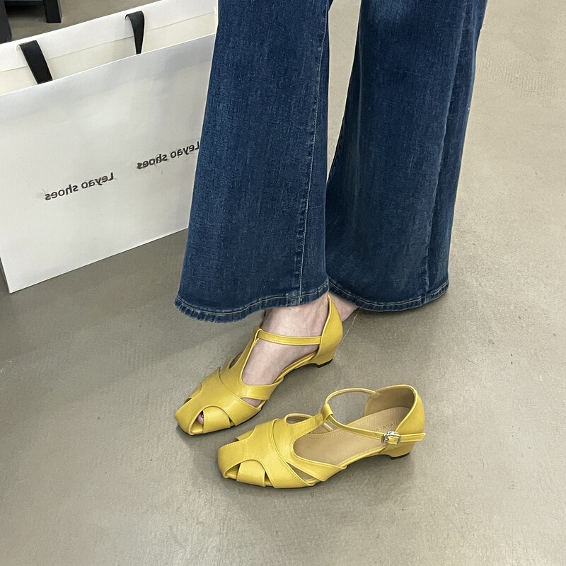 Retro Hollow-Out Closed-Toe Sandals for Women, Summer Chunky Heel, Single Strap, Yellow Vacation Style Casual Shoes, Everyday Elegant Shoes Retro Hollow-Out Closed-Toe Sandals for Women, Summer Chunky Heel, Single Strap, Yellow Vacation Style Casual Shoes, Everyday Elegant Shoes