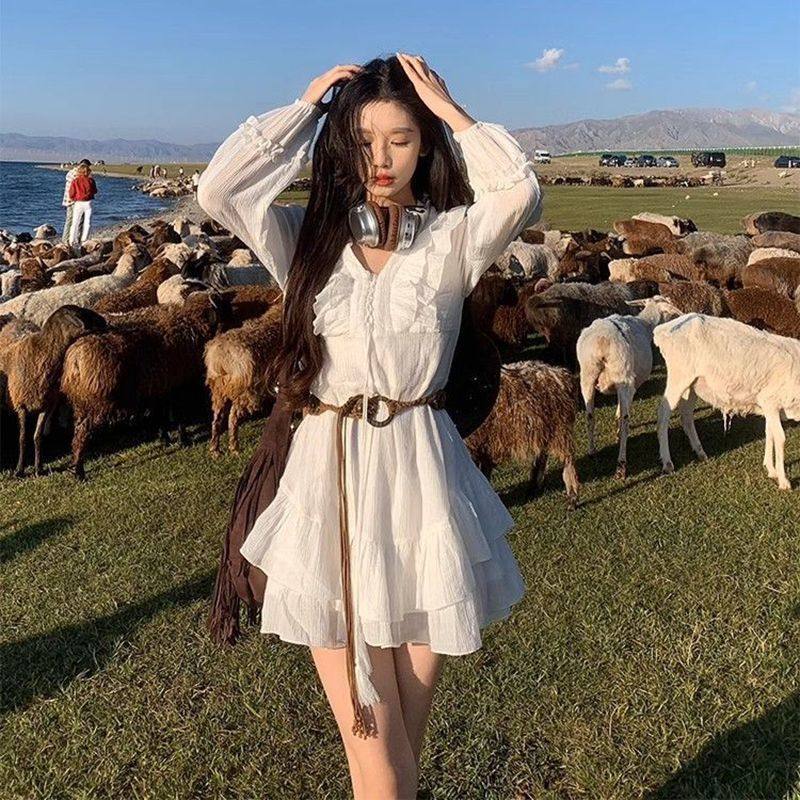 Petite White Dress for Women, New Spring Style, Slimming Long-Sleeved White Dress, Suitable for Travel in Grassland, Xinjiang, and Yunnan