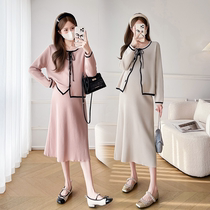 High-end hot mom maternity wear autumn and winter temperament dress age-reducing design loose knitted bottoming suspender skirt suit