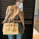 Кожаный вместительный и большой замок, платиновая сумка через плечо