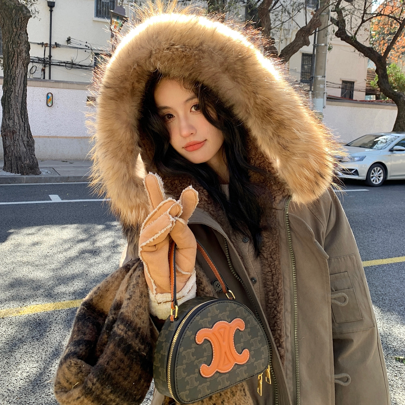 White Ice Workwear Parka for Women, 2025 Winter New Style, Very Attractive Mid-Length down Jacket with Raccoon Fur, Thickened Coat