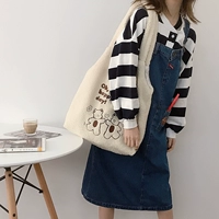 Два медвежонка, белая подкладка.