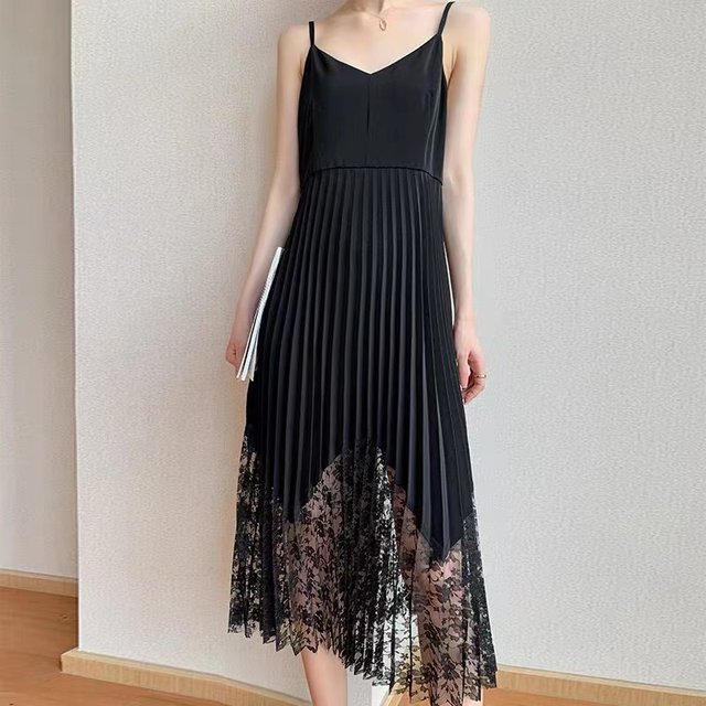 2022 new large size women's summer hollow stitching pleated long skirt fat sister cover belly and look thin suspender dress