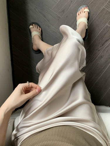 Розовая летняя длинная юбка, изысканный стиль, высокая талия, цвета шампанского, рыбий хвост, с акцентом на бедрах