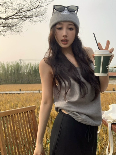 Трикотажный летний дизайнерский топ с чашечками для отдыха, оверсайз, тренд сезона, с открытой спиной