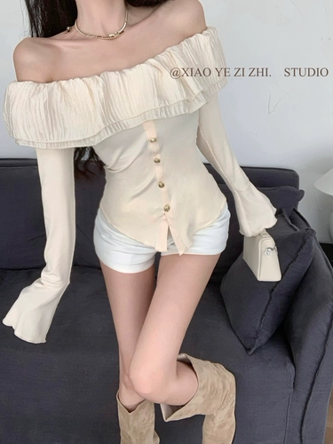 Мегафон, черная летняя дизайнерская короткая футболка, французский стиль, открытые плечи, яркий броский стиль, по фигуре, тренд сезона