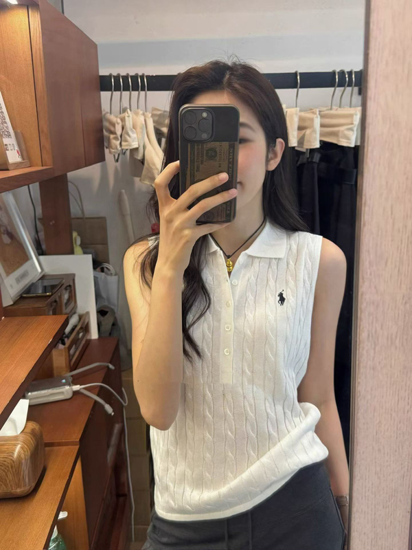 Korean Style Pony Embroidered Polo Collar Sleeveless Knit Top for Women 2026 Summer Versatile Turn-Down Collar Cable Knit Top M8150