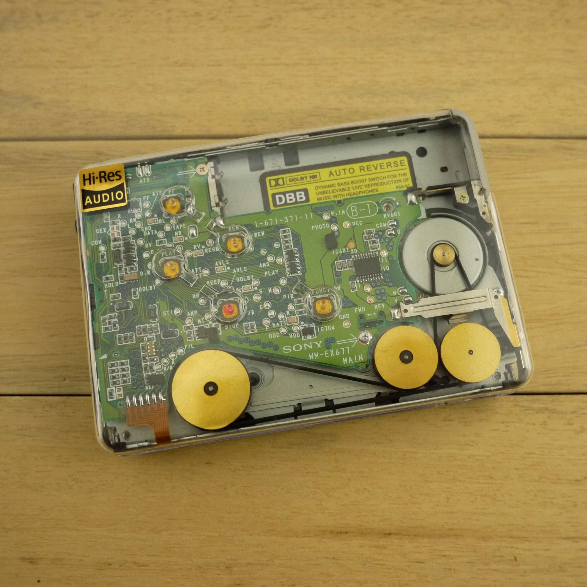 SONY WALKMAN 透明外装 真鍮製フライホイール WM-EX677 SONY WALKMAN オール透明外装 真鍮製フライホイール WM-EX677 【公式通販】