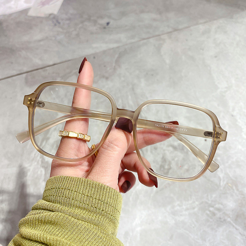 Radiation-resistant anti-blue light large frame near view eye mirror pigment tea color display face Xiaoping light protective eye can be equipped with degrees