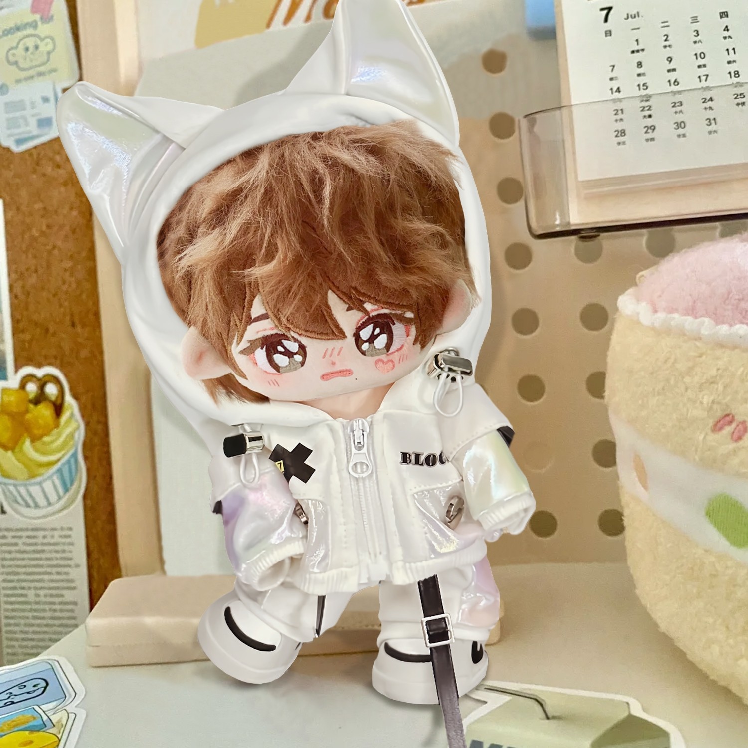 宋亚轩20cm棉花娃娃开箱！这届粉丝太会整活，爱豆直接萌化成掌心小奶狗