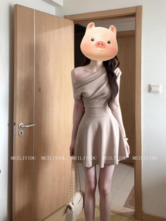 Customized large size french style gentle temperament sloping shoulder short-sleeved dress with gold-tone waist and slimming a-line skirt