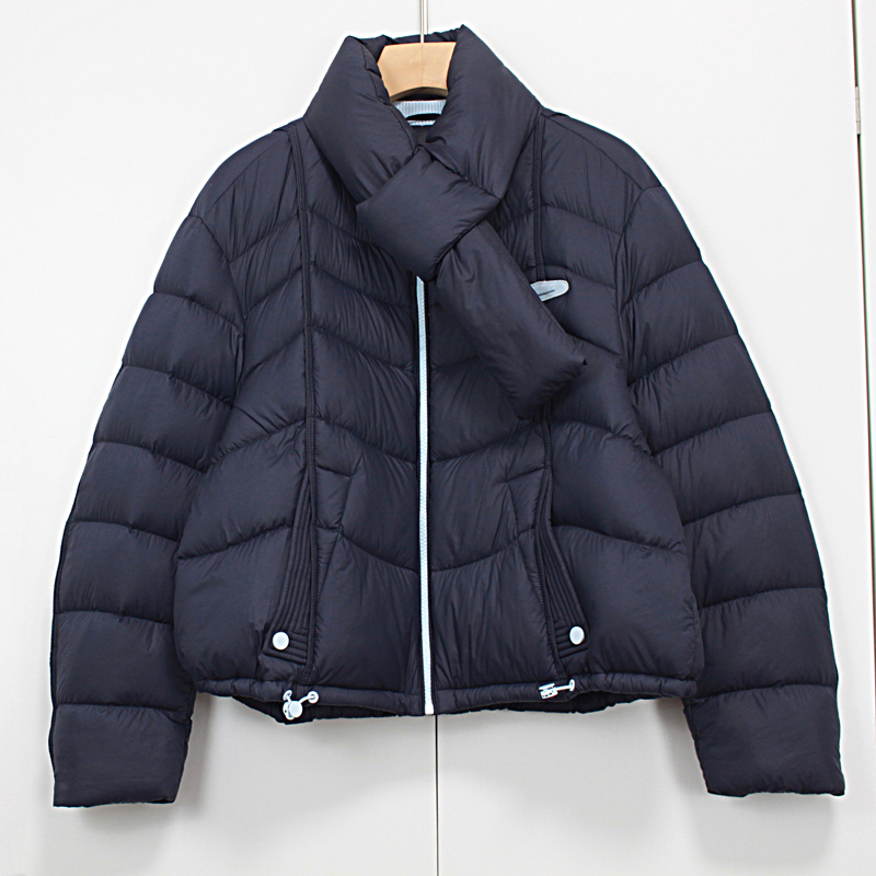 High-Quality 95% Duck down Short Women's down Jacket with Scarf, 2025 Winter New Style, Warm Puffy Bread down Jacket