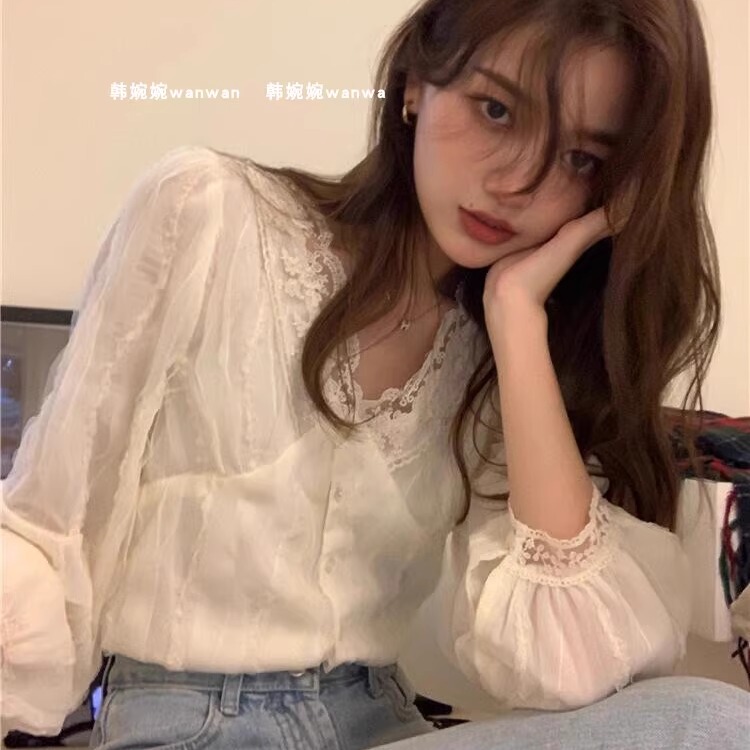 French-Style Fairy-Like Unique and Beautiful Blouse, Autumn Korean Style, Elegant and Gentle Lace Shirt, V-Neck Long-Sleeve Shirt French-Style Fairy-Like Unique and Beautiful Blouse, Autumn Korean Style, Elegant and Gentle Lace Shirt, V-Neck Long-Sleeve Shirt