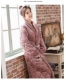 Áo choàng tắm cho nam mùa thu và mùa đông áo choàng flannel Phụ nữ mùa đông dày và lông cừu dài ba lớp - Night Robe