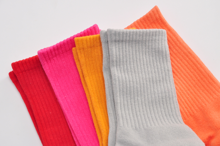 Mùa thu và mùa đông dày ống màu rắn vớ đôi mô hình bông nam và nữ hoang dã vớ cotton ấm vớ đen trắng vớ cổ cao
