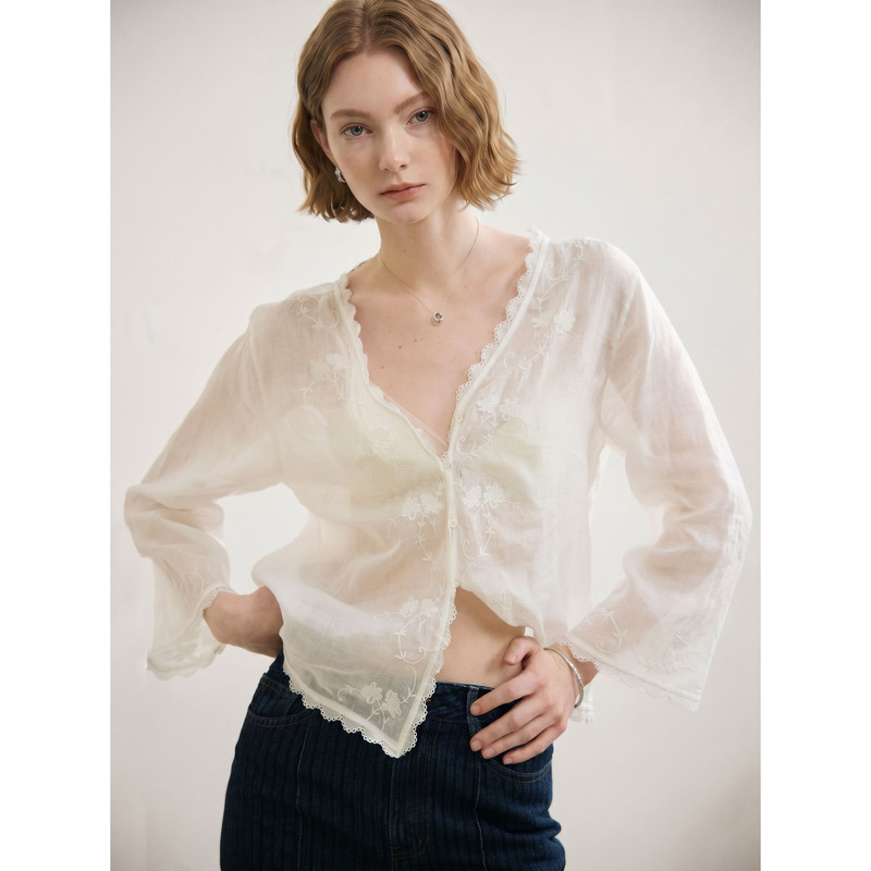 Quietly Luxurious and Elegant French-Style Heavy Embroidery Ramie Shirt for Women, V-Neck Lace Trim, Three-Quarter Sleeves, Gentle and Graceful Top Quietly Luxurious and Elegant French-Style Heavy Embroidery Ramie Shirt for Women, V-Neck Lace Trim, Three-Quarter Sleeves, Gentle and Graceful Top