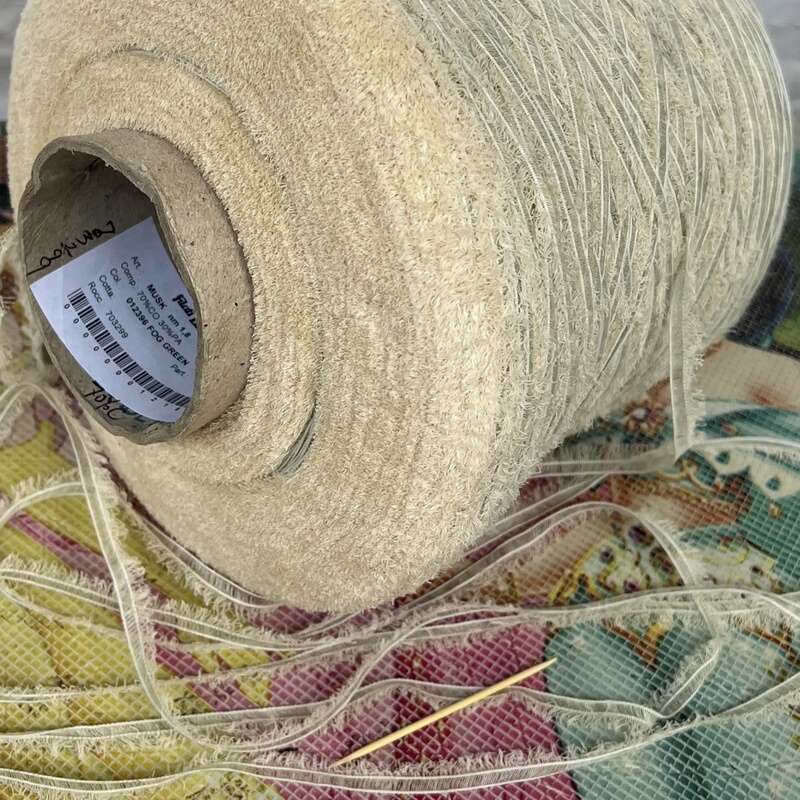 Excess Foreign Trade Stock, Italian and Japanese Imported Yarn, Various Options and Prices, Whole Barrel Purchase Excess Foreign Trade Stock, Italian and Japanese Imported Yarn, Various Options and Prices, Whole Barrel Purchase