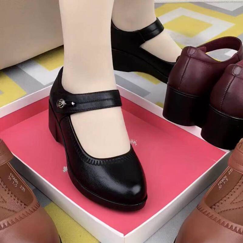 2025 Spring/Summer New Round-Toe Wedge Mom Shoes, First Layer Cowhide, Velcro Women's Shoes, Comfortable and Versatile Middle-Aged Shoes 2025 Spring/Summer New Round-Toe Wedge Mom Shoes, First Layer Cowhide, Velcro Women's Shoes, Comfortable and Versatile Middle-Aged Shoes