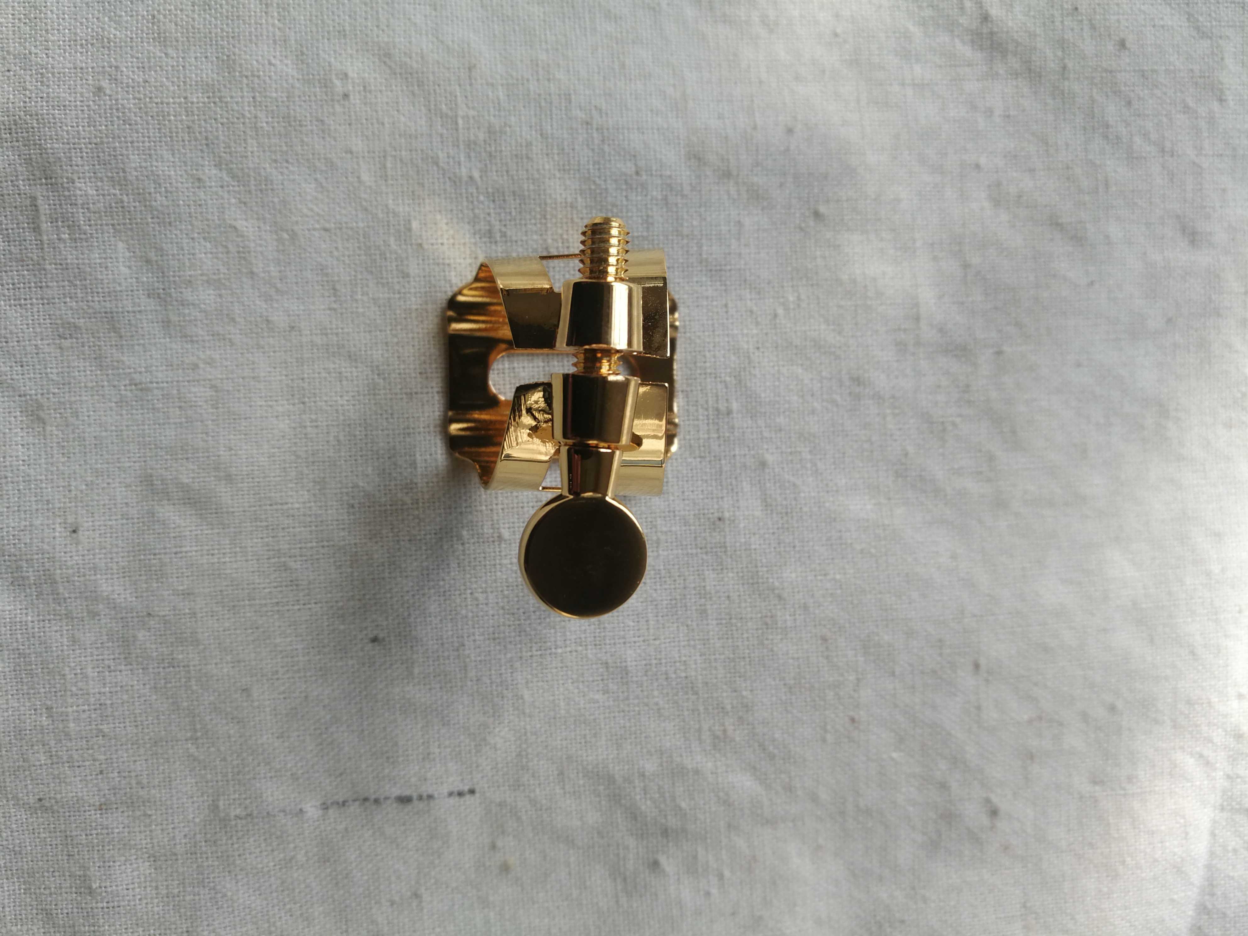 Gold - plated metal cards are suitable for middle and sub - sound saxophone metal flute remote areas without shipping
