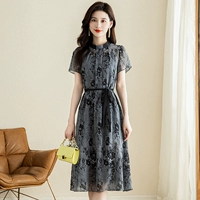 Серый и черный - костюм бренда Guifei, модный костюм в западном стиле, который уменьшает возраст, стройнит и закрывает тело. Модный костюм-двойка в западном стиле. Профессиональный и способный темперамент популярен в этом году. Для официальных случаев знаменитая международная юбка-двойка из ледяного шелка для профессионалов.