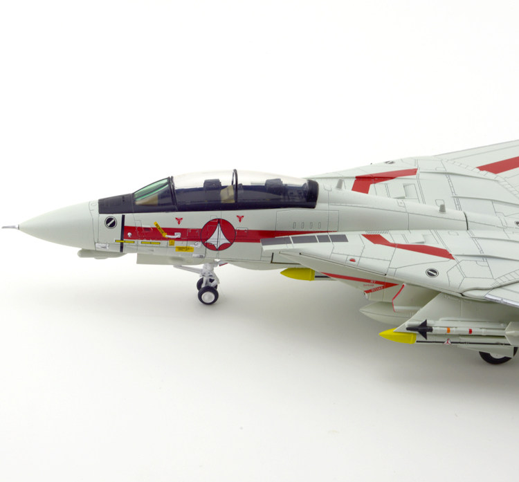 Calibre Wings 1:72 F-14J Robotech Rick Hunter PVC Fighter Plane