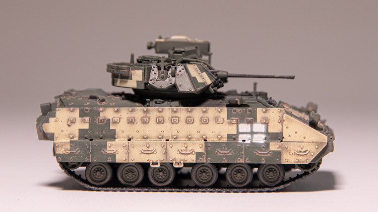 1/72 Dragon 63519 Ukraine ODS M2A2 Bradley Infantry Fighting